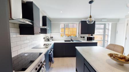 8 bedroom Flat to let in North Sherwood Street, Arboretum, Nottingham, NG1