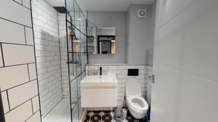 8 bedroom Flat to let in North Sherwood Street, Arboretum, Nottingham, NG1