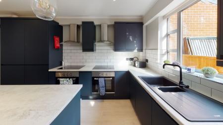 8 bedroom Flat to let in North Sherwood Street, Arboretum, Nottingham, NG1