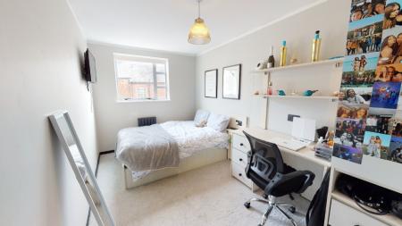 8 bedroom Flat to let in North Sherwood Street, Arboretum, Nottingham, NG1