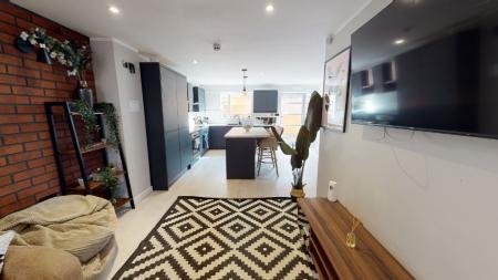 8 bedroom Flat to let in North Sherwood Street, Arboretum, Nottingham, NG1