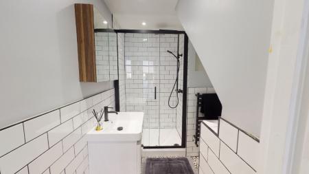 8 bedroom Flat to let in North Sherwood Street, Arboretum, Nottingham, NG1