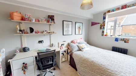 8 bedroom Flat to let in North Sherwood Street, Arboretum, Nottingham, NG1