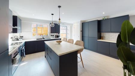 8 bedroom Flat to let in North Sherwood Street, Arboretum, Nottingham, NG1