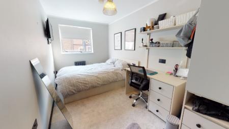 8 bedroom Flat to let in North Sherwood Street, Arboretum, Nottingham, NG1