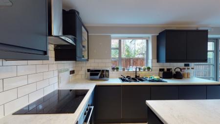 8 bedroom Flat to let in North Sherwood Street, Arboretum, Nottingham, NG1