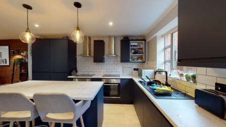 8 bedroom Flat to let in North Sherwood Street, Arboretum, Nottingham, NG1