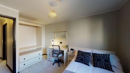 8 bedroom Flat to let in North Sherwood Street, Arboretum, Nottingham, NG1
