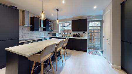 8 bedroom Flat to let in North Sherwood Street, Arboretum, Nottingham, NG1
