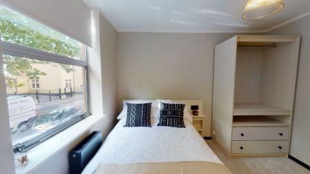 8 bedroom Flat to let in North Sherwood Street, Arboretum, Nottingham, NG1