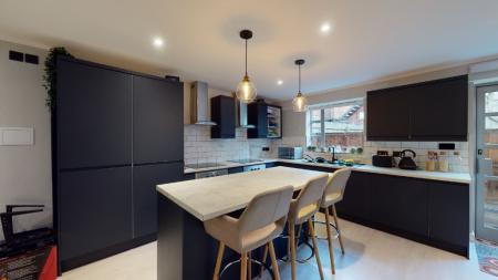 8 bedroom Flat to let in North Sherwood Street, Arboretum, Nottingham, NG1