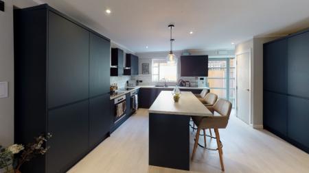 8 bedroom Flat to let in North Sherwood Street, Arboretum, Nottingham, NG1