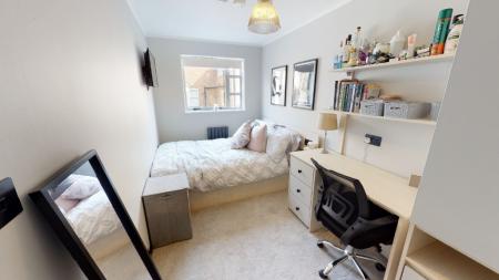 8 bedroom Flat to let in North Sherwood Street, Arboretum, Nottingham, NG1