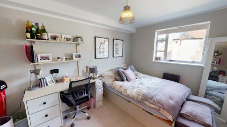 8 bedroom Flat to let in North Sherwood Street, Arboretum, Nottingham, NG1