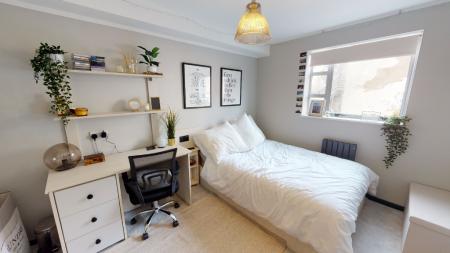 8 bedroom Flat to let in North Sherwood Street, Arboretum, Nottingham, NG1