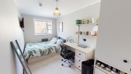 8 bedroom Flat to let in North Sherwood Street, Arboretum, Nottingham, NG1