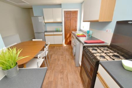 7 bedroom Detached house to let in Henry Road, West Bridgford, NG2