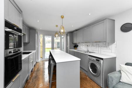 6 bedroom Semi-detached house to let in Marlborough Street, Dunkirk, Nottingham, NG7
