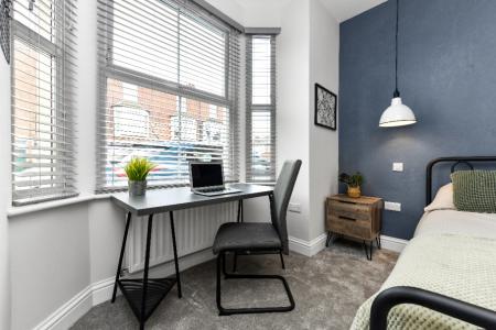 6 bedroom Semi-detached house to let in Marlborough Street, Dunkirk, Nottingham, NG7