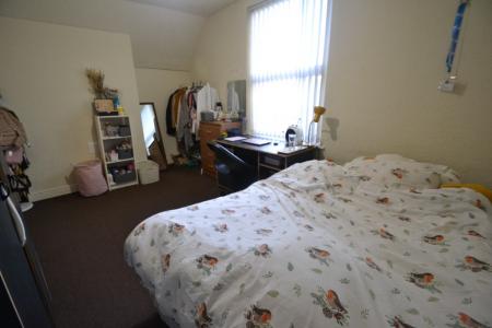 5 bedroom Semi-detached house to let in Beeston Road, Dunkirk, Nottingham, NG7