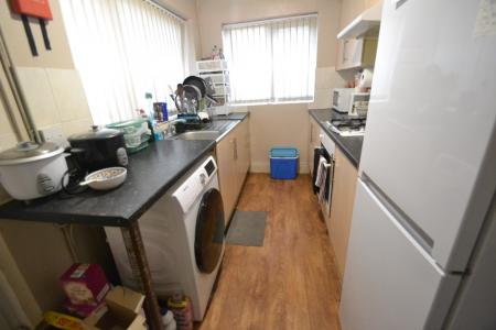 5 bedroom Semi-detached house to let in Beeston Road, Dunkirk, Nottingham, NG7