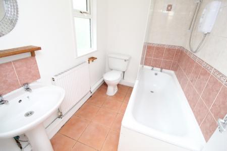 5 bedroom Semi-detached house to let in Beeston Road, Nottingham, NG7