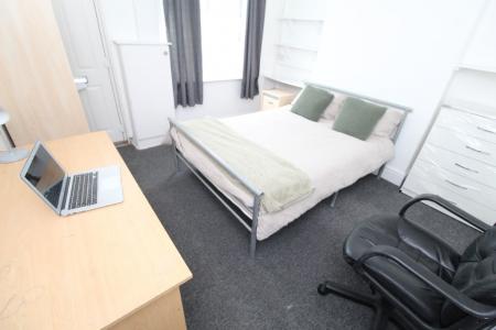 5 bedroom Semi-detached house to let in Beeston Road, Nottingham, NG7