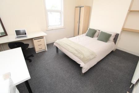 5 bedroom Semi-detached house to let in Beeston Road, Nottingham, NG7