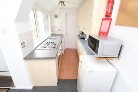 5 bedroom Semi-detached house to let in Beeston Road, Nottingham, NG7