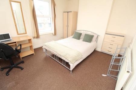 5 bedroom Semi-detached house to let in Beeston Road, Nottingham, NG7
