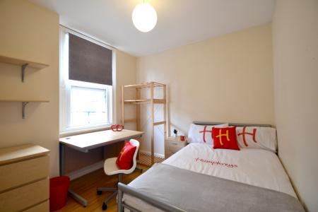 6 bedroom Semi-detached house to let in Bute Avenue, Lenton, Nottingham, NG7