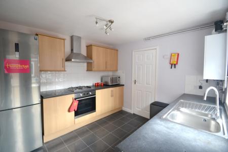 6 bedroom Semi-detached house to let in Bute Avenue, Lenton, Nottingham, NG7