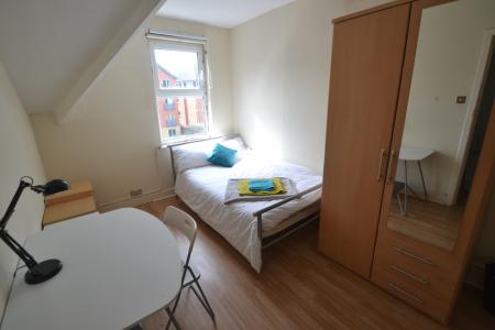 6 bedroom Semi-detached house to let in Castle Boulevard, Nottingham, NG7