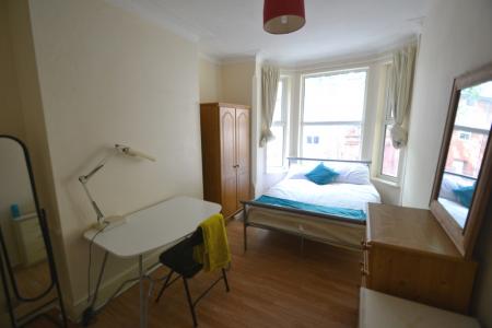 6 bedroom Semi-detached house to let in Castle Boulevard, Nottingham, NG7