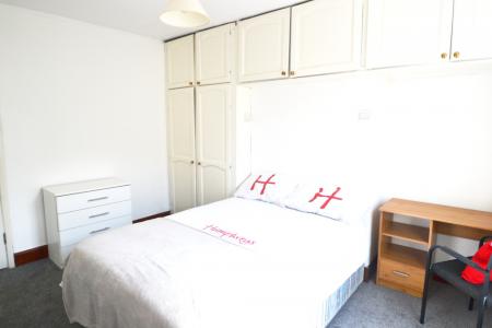 4 bedroom Detached house to let in Chippendale Street, Lenton, Nottingham, NG7