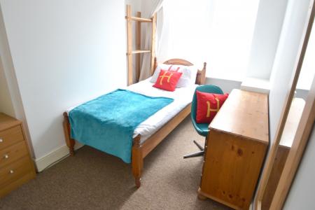 4 bedroom Detached house to let in Chippendale Street, Lenton, Nottingham, NG7