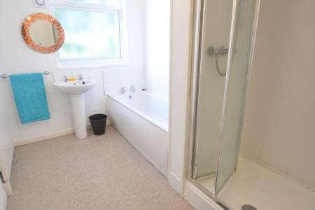 4 bedroom Detached house to let in Chippendale Street, Lenton, Nottingham, NG7