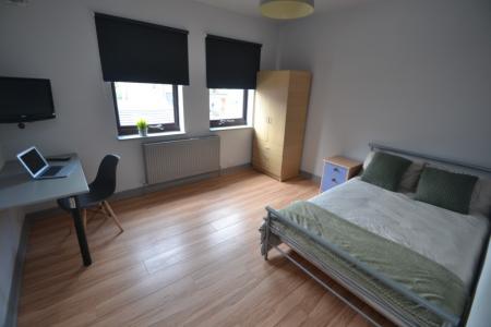 4 bedroom Flat to let in Cromwell Street, Arboretum, Nottingham, NG7