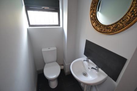 4 bedroom Flat to let in Cromwell Street, Arboretum, Nottingham, NG7