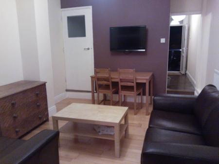 4 bedroom Detached house to let in Cycle Road, Lenton, Nottingham, NG7