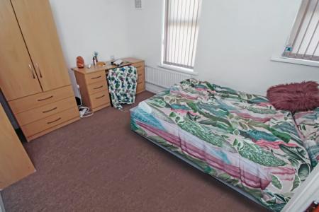 5 bedroom Semi-detached house to let in Derby Grove, Lenton, Nottingham, NG7