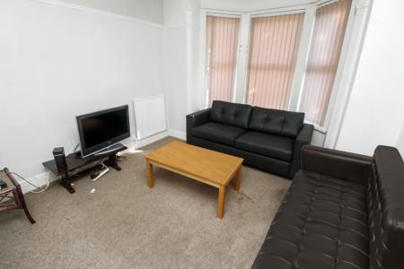 5 bedroom Semi-detached house to let in Derby Grove, Lenton, Nottingham, NG7