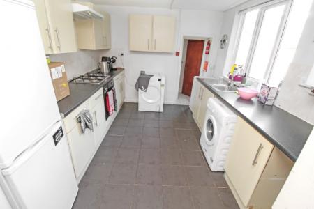 5 bedroom Semi-detached house to let in Derby Grove, Lenton, Nottingham, NG7