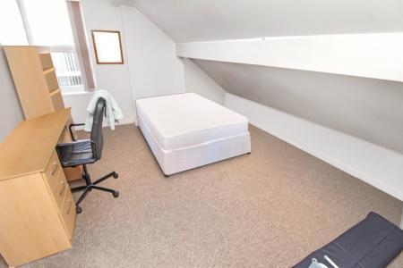5 bedroom Semi-detached house to let in Derby Grove, Lenton, Nottingham, NG7