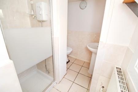 5 bedroom Semi-detached house to let in Derby Grove, Lenton, Nottingham, NG7
