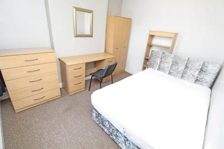 5 bedroom Semi-detached house to let in Derby Grove, Lenton, Nottingham, NG7