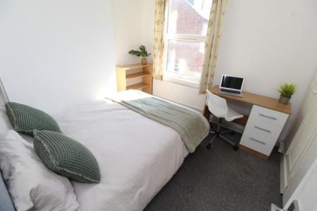 4 bedroom Semi-detached house to let in Dunkirk Road, Dunkirk, Nottingham, NG7