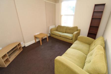 4 bedroom Detached house to let in Ella Road, West Bridgford, NG2