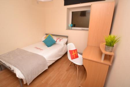 2 bedroom Flat to let in Exeter Road, Nottingham, NG7