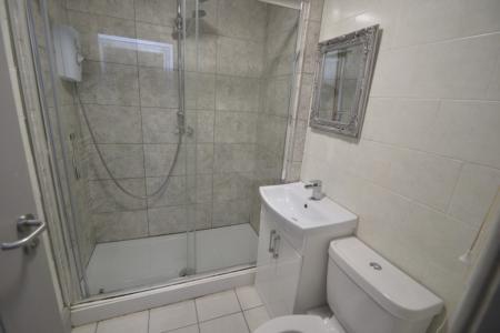 2 bedroom Flat to let in Exeter Road, Nottingham, NG7